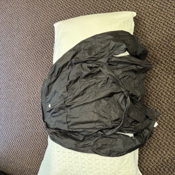 Lululemon rain jacket with hood lightweight - Picture 5 of 5